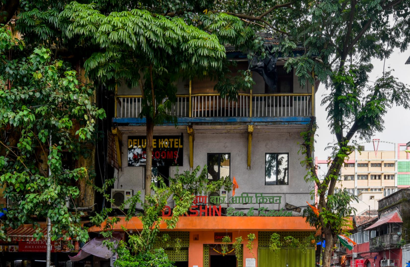 Hotel Deluxe building exterior in Fort, Mumbai